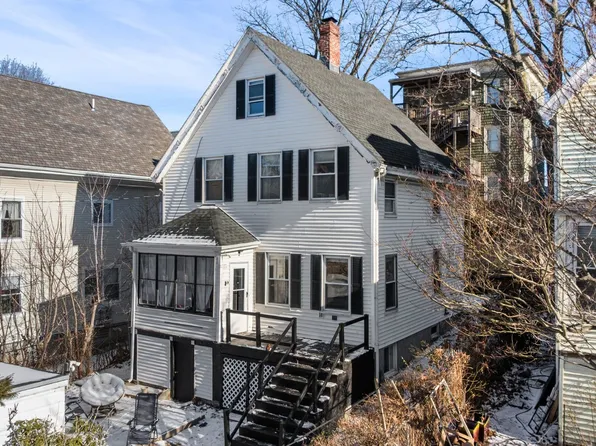 11 Round Hill St, Jamaica Plain, MA 02130