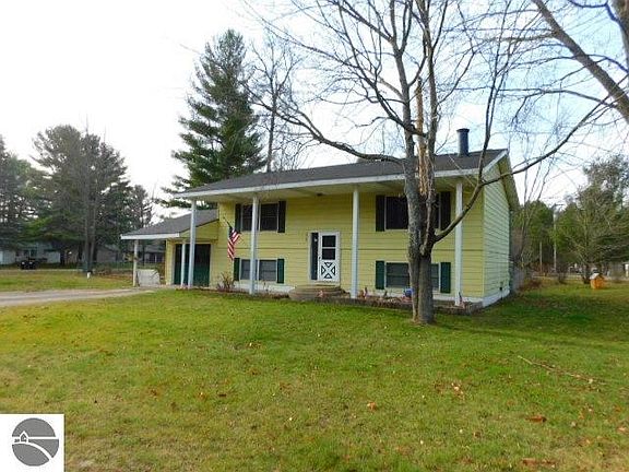 2nd image of 1475 Oxbow Dr NE