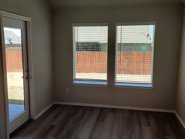 1911 Mesa Ave — Photo 3