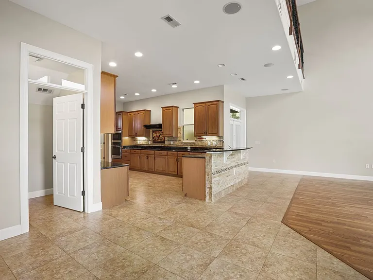 5554 Palm Lake Cir — Photo 20