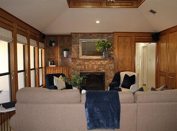 5th image of 4511 Lake Park Dr