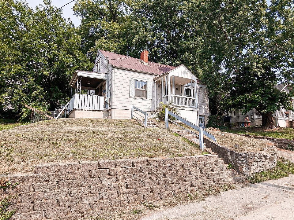 1st image of 814 1st Ave
