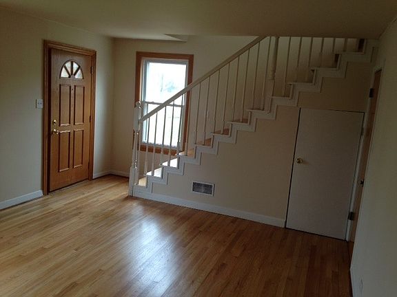 2nd image of 1871 Morse Avenue
