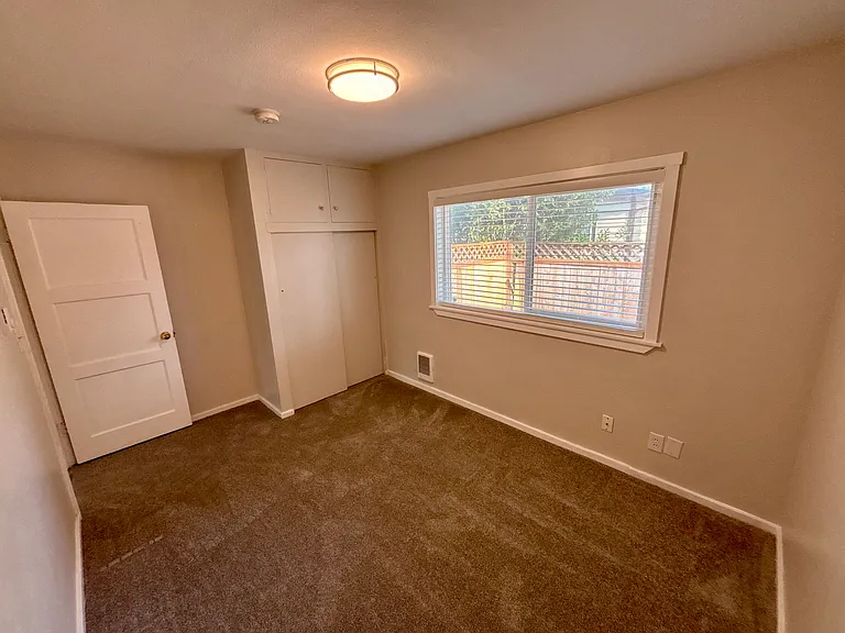 815 Edmonds Ave NE — Photo 17