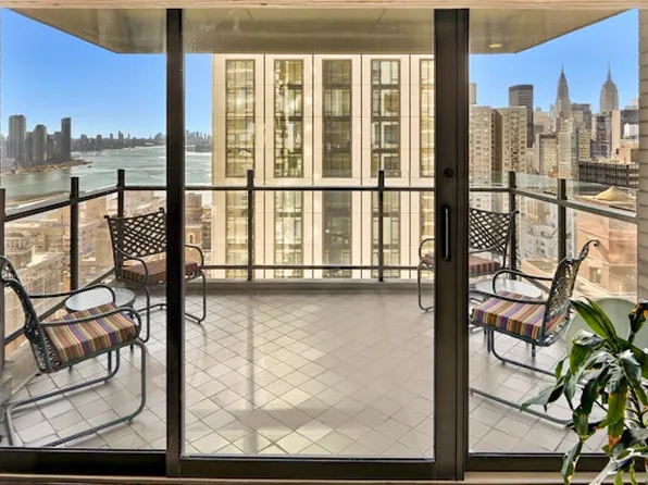 425 East 58th Street image 2 of 14