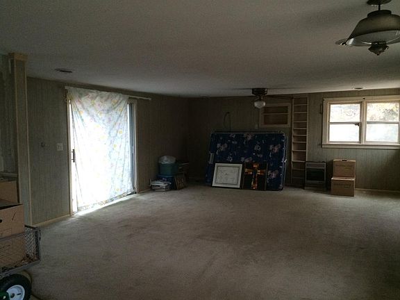 5th image of 305 W North St