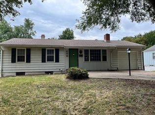 406 NW Village Dr, Lees Summit, MO 64063