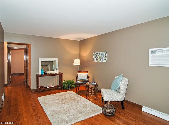 3rd image of 825 Lathrop Ave #1