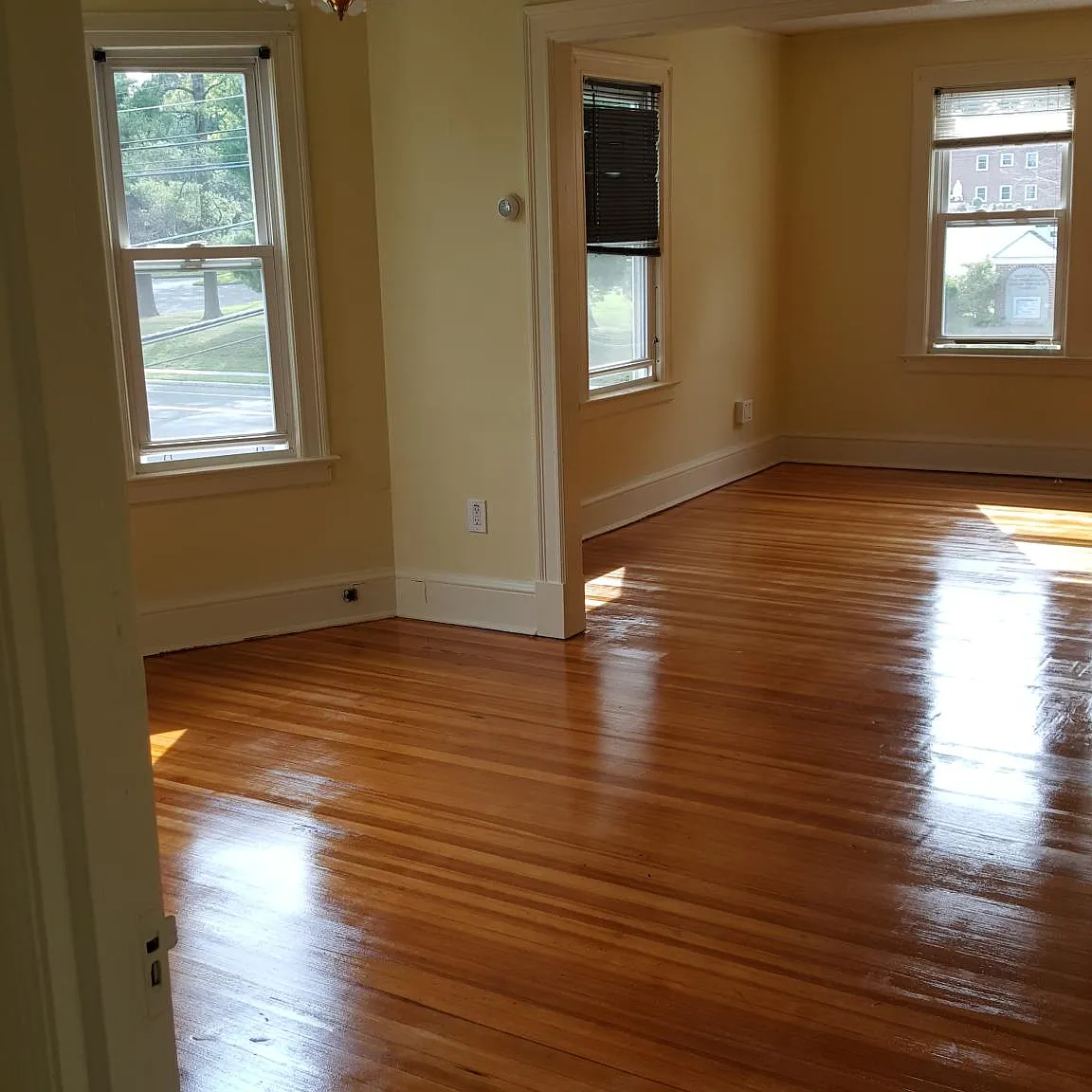 2 bed, 1000 sqft, $1,800 — Photo 3