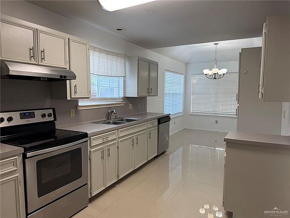 4th image of 5913 N 36th St