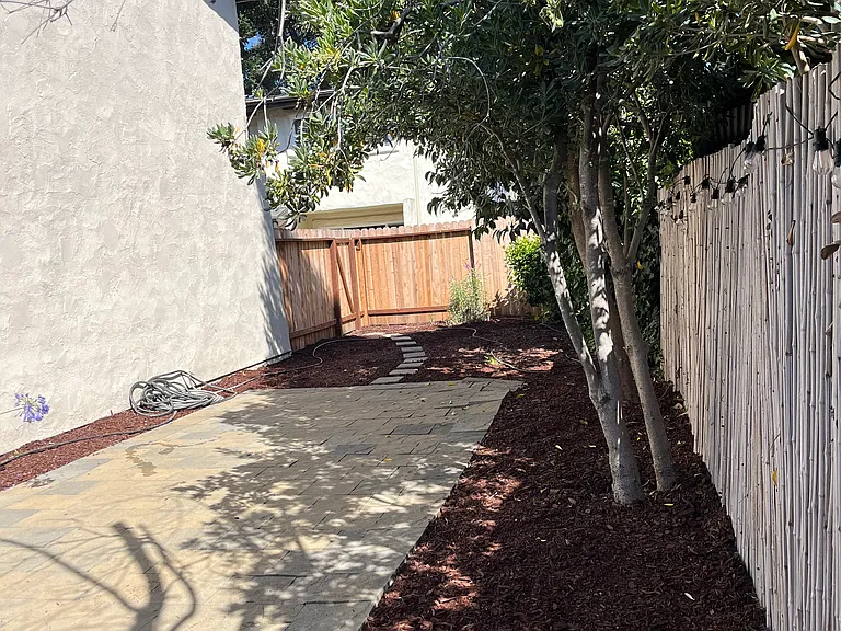 1920 Chino St #D — Photo 11