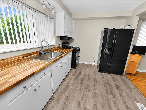 5th image of 21011 Kemp St