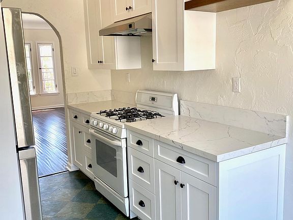 4th image of 3517 Marathon St #205