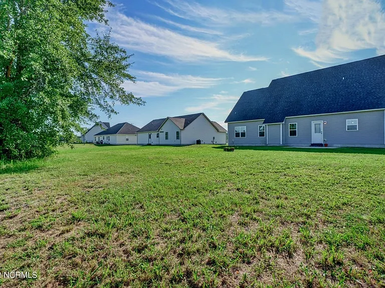109 Easton Dr — Photo 31