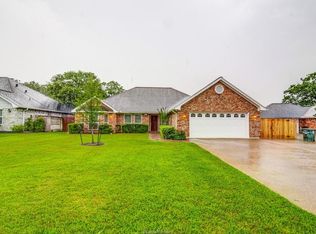4104 Knightsbridge Ln, Bryan, TX 77802