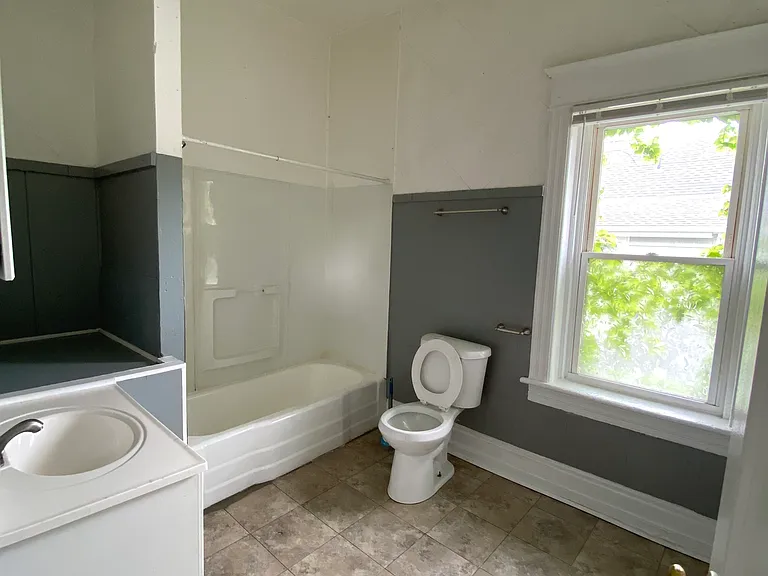2427 Broadway #2R — Photo 9