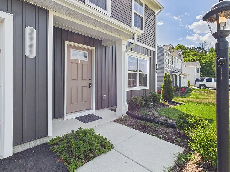 2945 Travis Ln — Photo 3