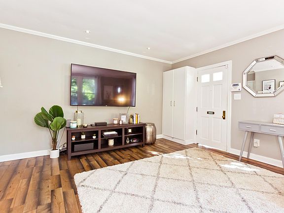 4th image of 1210 S Barton St Unit 332