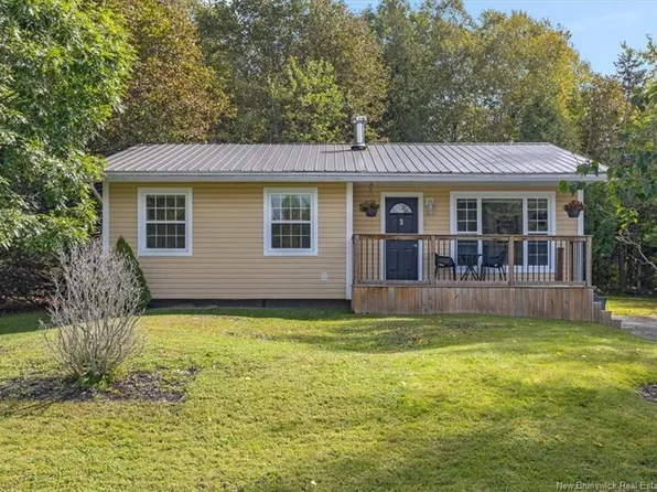 3 Boyd Ave, Quispamsis, NB E2E 1B2