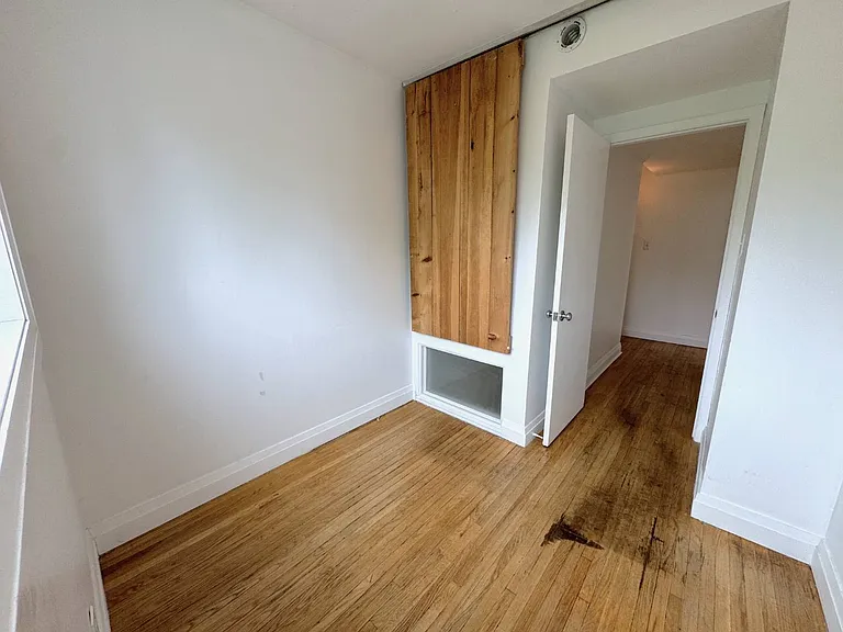 1175 Queen St E #B — Photo 19