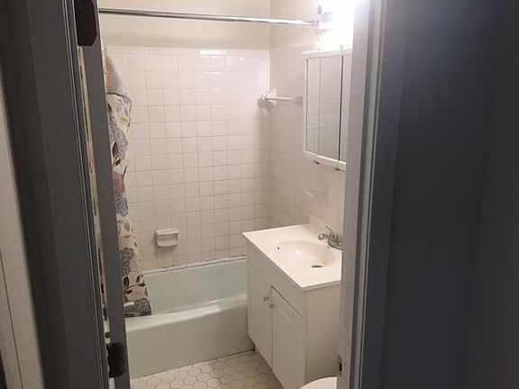 3rd image of 6318 Hawthorne Ln #M