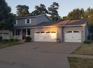 904 19th Ave, Camanche, IA 52730