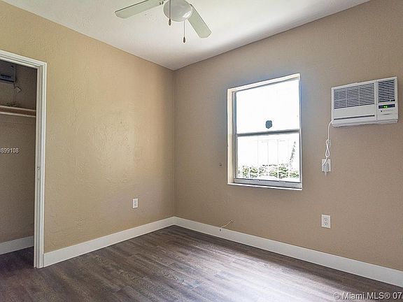 5th image of 934 NW 53rd St #0