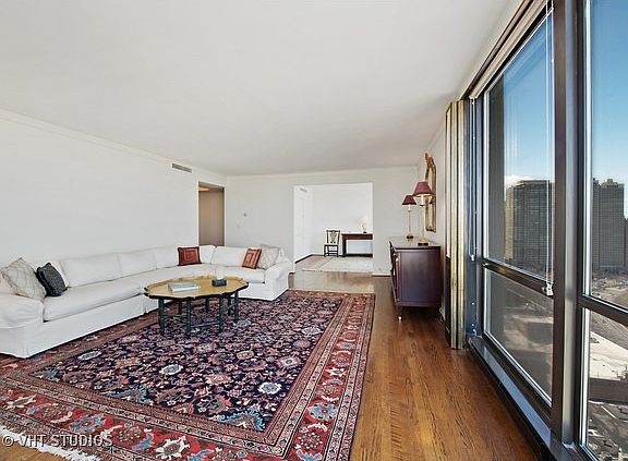 4th image of 990 N Lake Shore Dr APT 24E