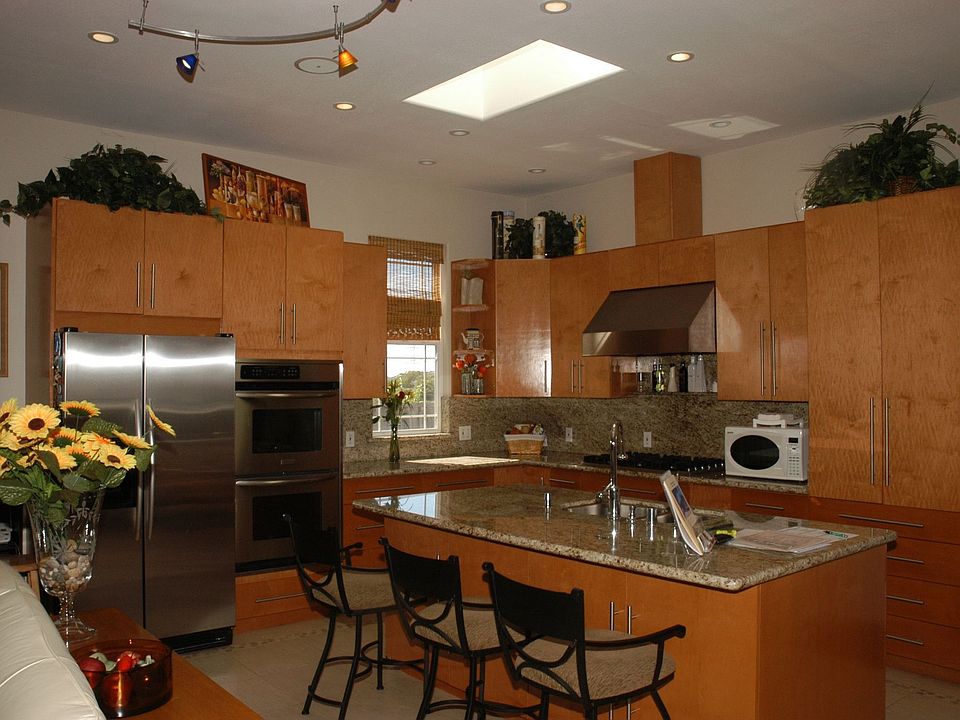 2nd image of 214 Saint Nicholas Ct