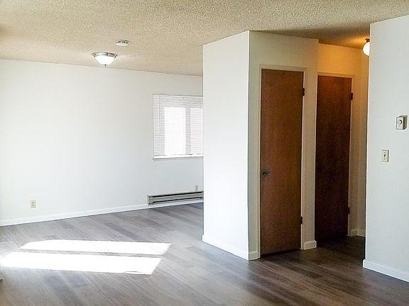 3rd image of 1595 Brookvale Dr APT 1