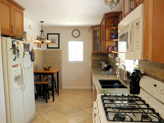 4th image of 20628 Clark St