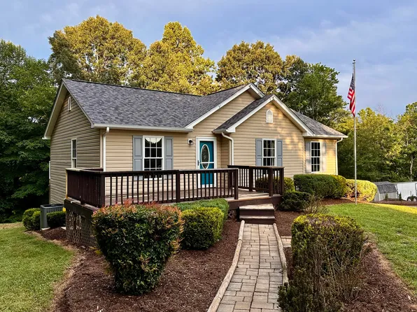 97 Lakewood Acres Dr, Hardy, VA 24101
