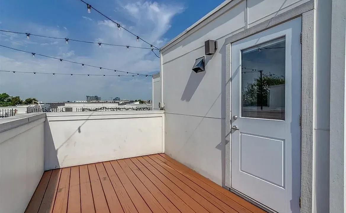 2 bed, 2.5 bath, 1528 sqft, $3,000 — Photo 2