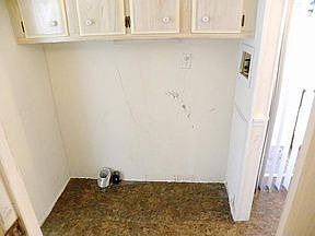 5th image of 824 Michigan St