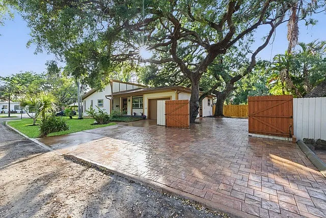 4926 Camellia Way S — Photo 3