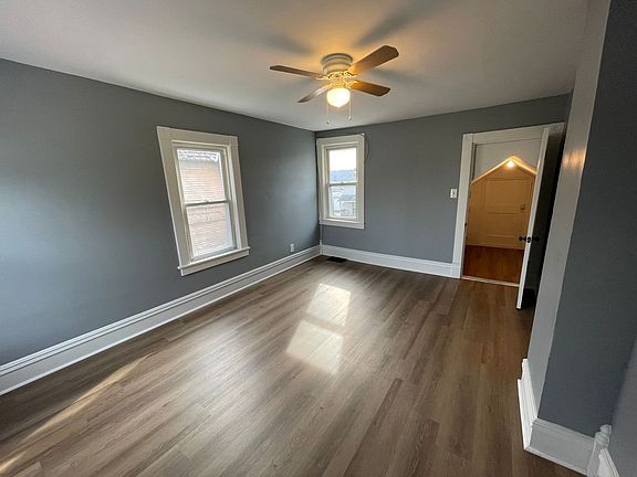 3rd image of 748 Stewart St