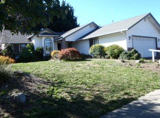 857 Idle Ct, Grants Pass, OR 97527