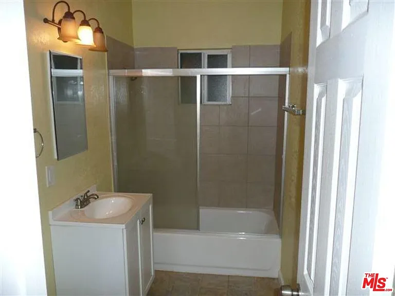 310 N Cherry St — Photo 11
