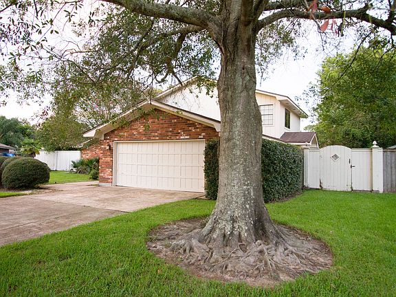 2nd image of 850 Ascot Cir