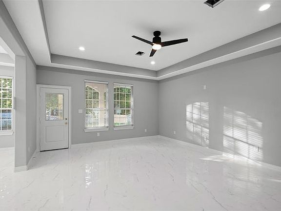 5th image of 202 Ogilvie St