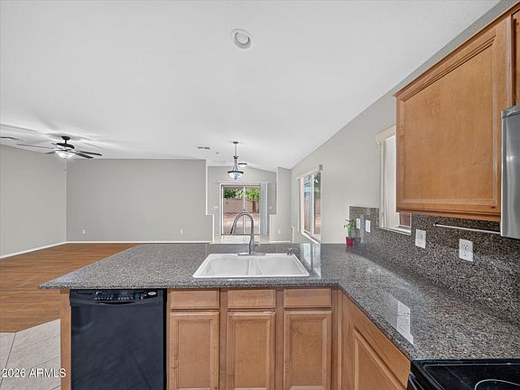 2nd image of 633 E LESLIE Avenue