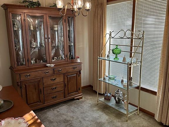 3rd image of 407 Royal Oak Dr