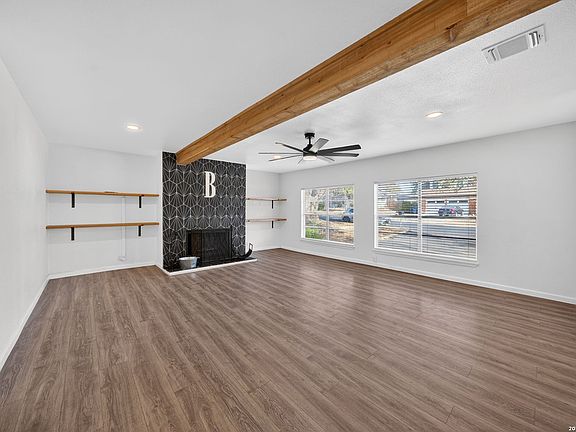 5th image of 602 Indigo St