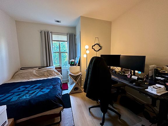 3rd image of 4 Repton Cir Unit 4202