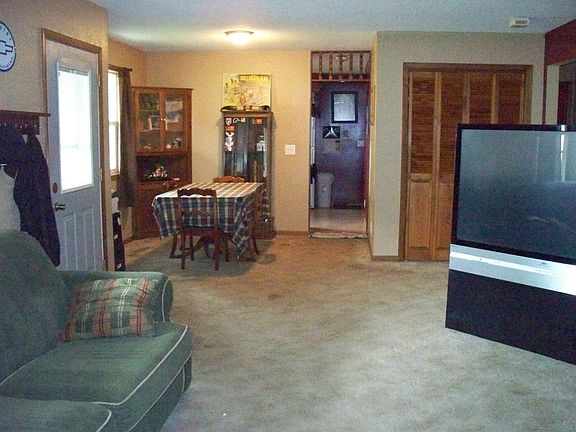 4th image of 521 E Watonwan St