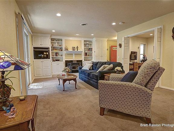 3rd image of 8 Jade Ln