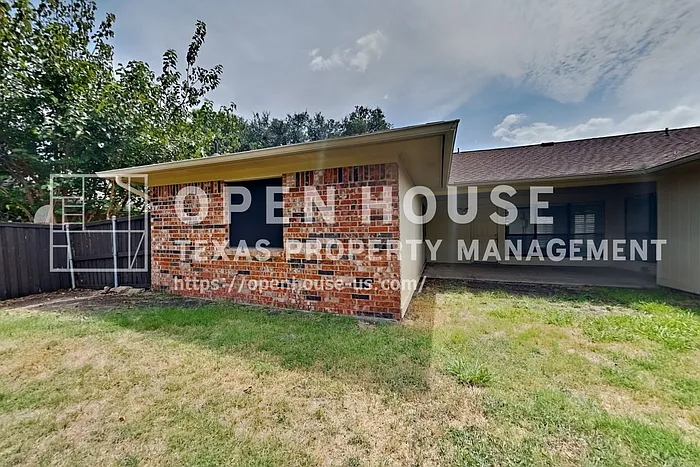 909 Sandhurst Dr — Photo 21