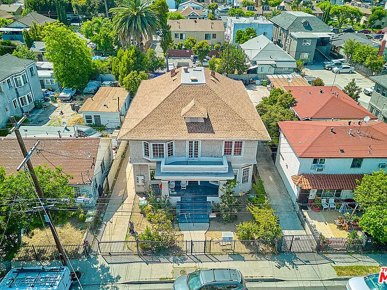 1347 Valencia St — Photo 40