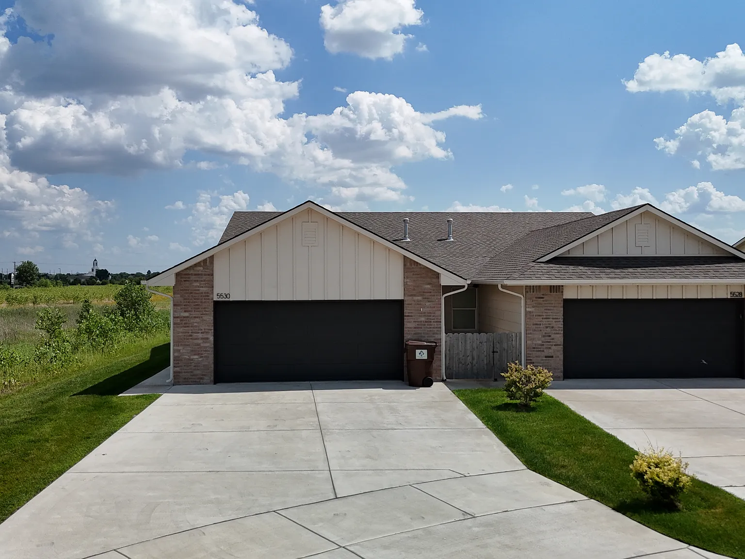 4 bed, 1376 sqft, $1,700 — Photo 2
