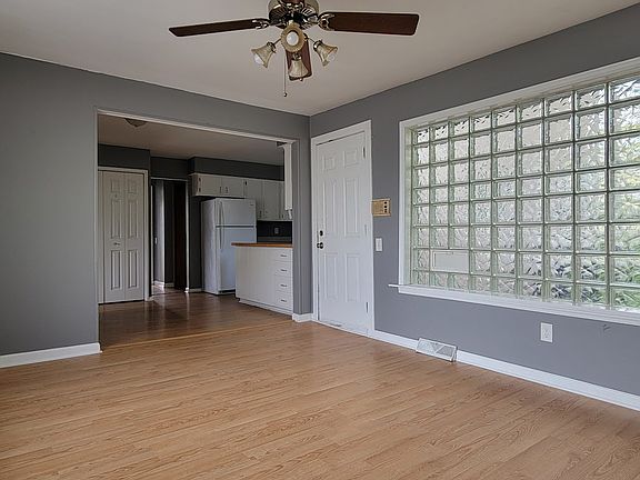 4th image of 34475 Jefferson Ave